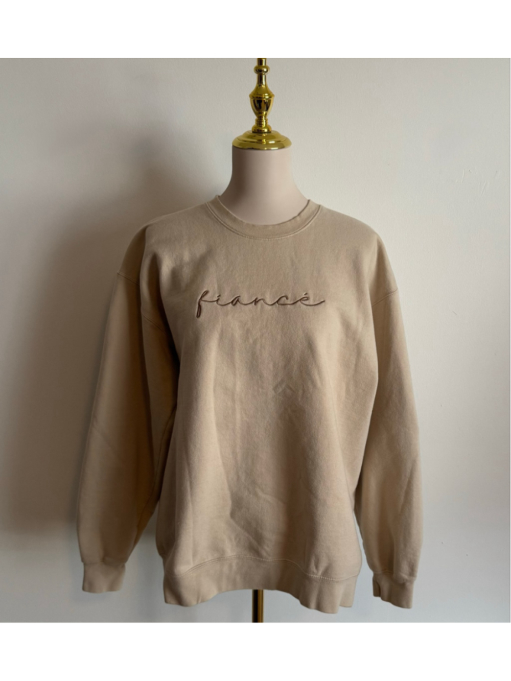 Women's Gildan Fiance Embroidered Sweatshirt, Size L, Beige